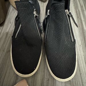 Steve Madden Black Textured Sneakers with Zipper